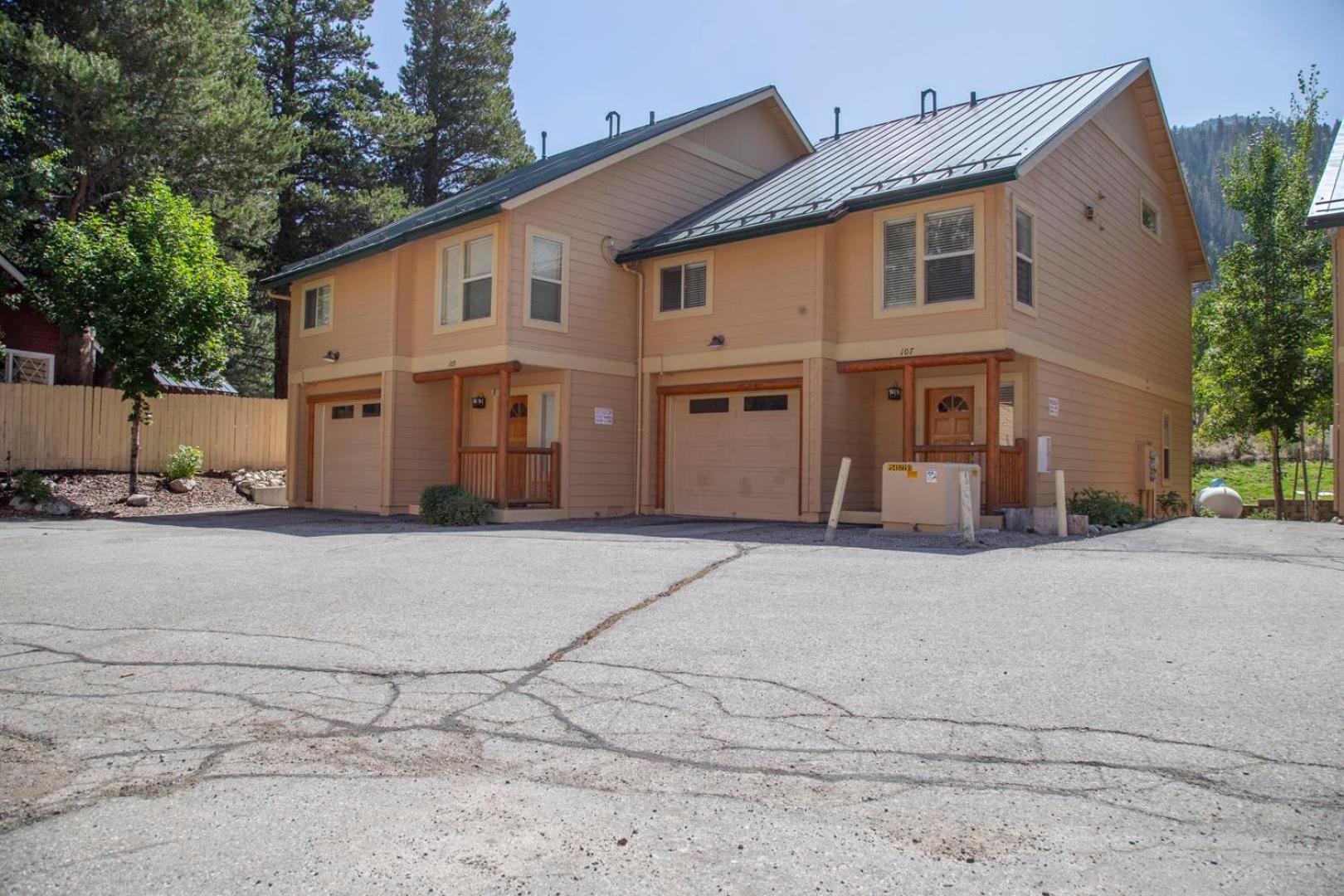#427 - Spacious Townhome, Large Private Deck & Mountain Views June Lake Exterior photo